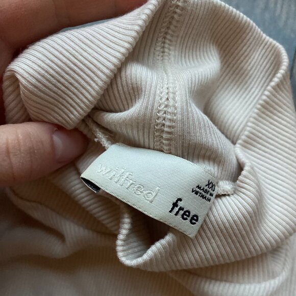 Aritzia Wilfred Long Sleeve Turtleneck - Picture 2 of 2